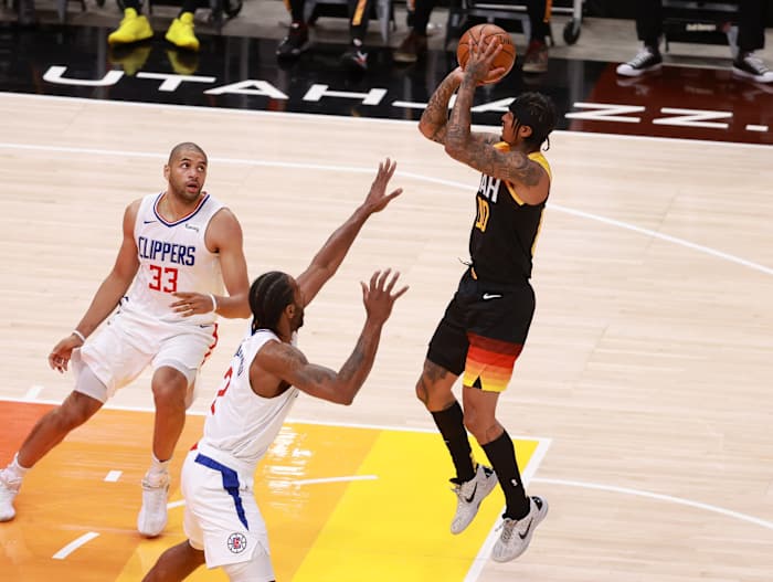 Jordan Clarkson (00) scores over Kawhi Leonard (2) and Nicolas Batum (33) 